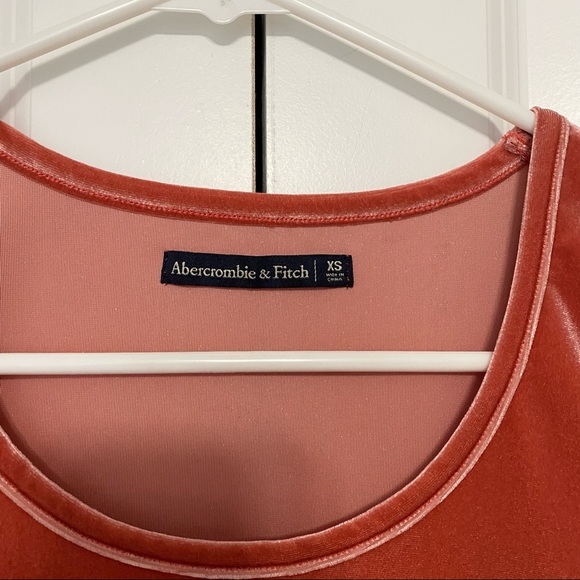 Abercrombie & Fitch Women’s Crushed Velvet Crop Top Size XS, Like New - Picture 4 of 4